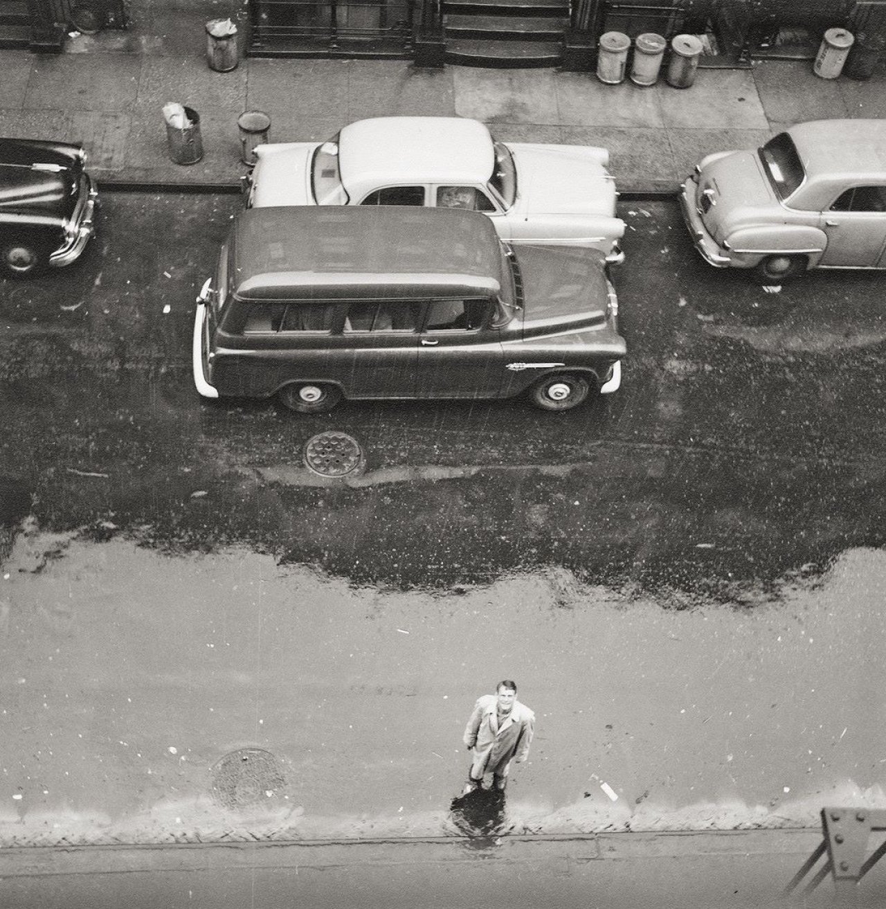 Auf diesem Bild ist das folgende Kunstwerk zu sehen: Ellen Auerbach (d.i. Ellen Rosenberg). „Eliot Porter“, New York, 85th Street West. Um 1956.