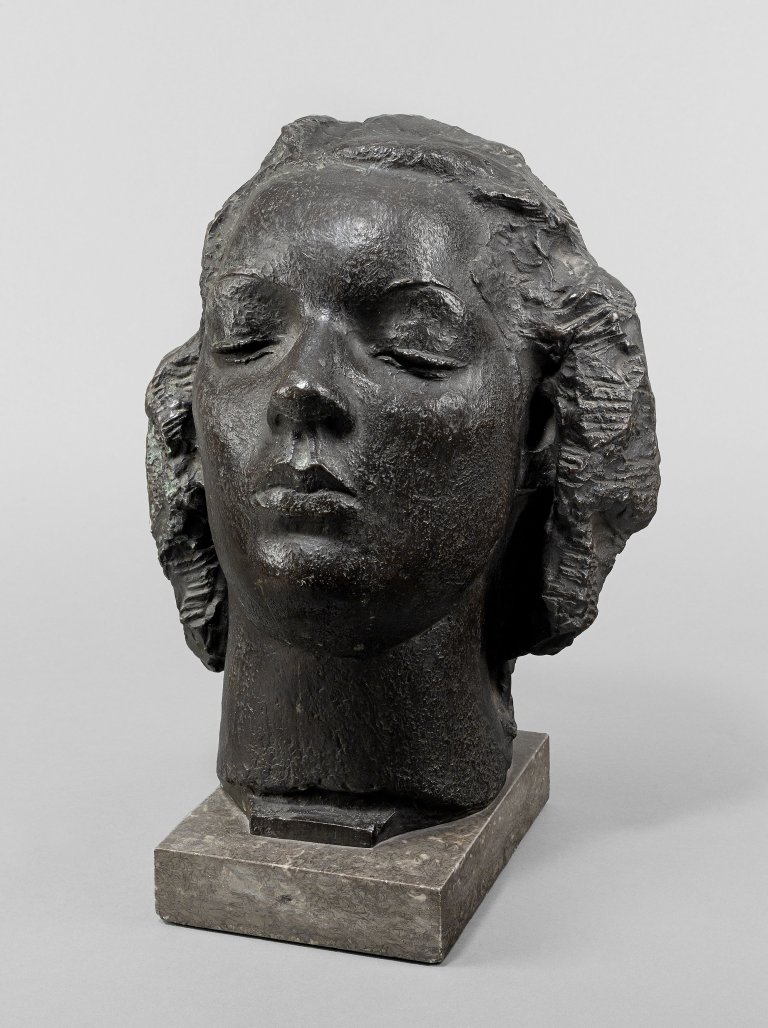 Auf diesem Bild ist das folgende Kunstwerk zu sehen: Bernhard Hoetger. „Porträtkopf einer Schauspielerin „Puck““. Ca. 1940.