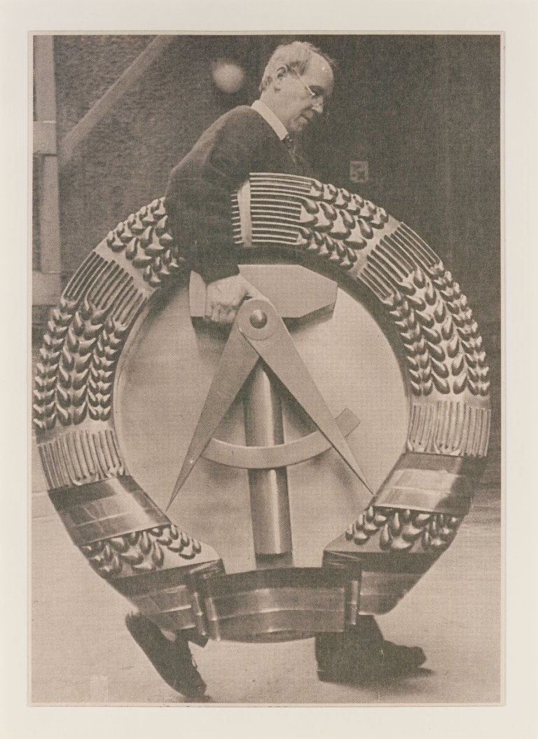 Auf diesem Bild ist das folgende Kunstwerk zu sehen: Thomas Ruff. „Zeitungsfoto 257“. 1991.