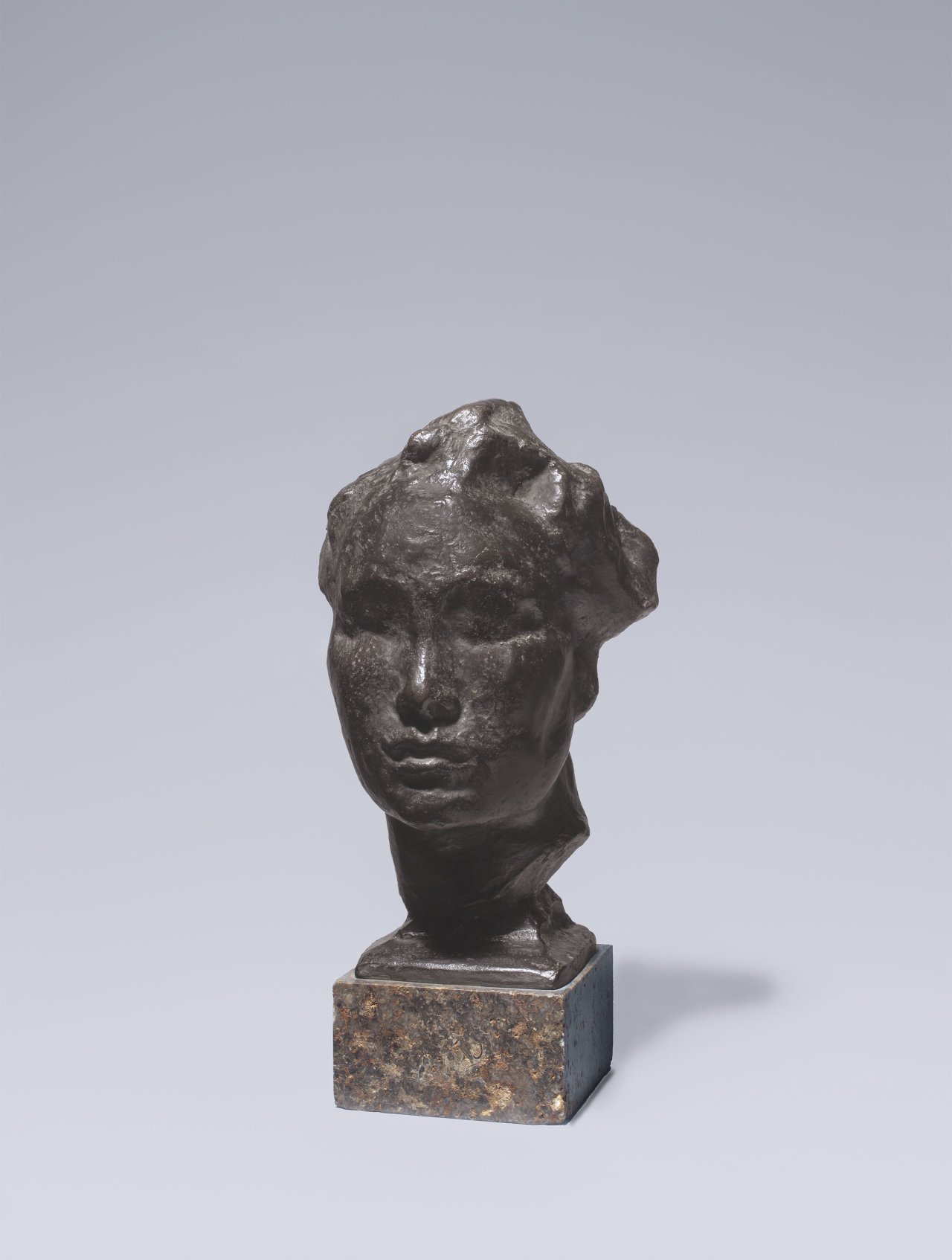 Auf diesem Bild ist das folgende Kunstwerk zu sehen: Georg Kolbe. „Kopf Genius“. 1927/28.