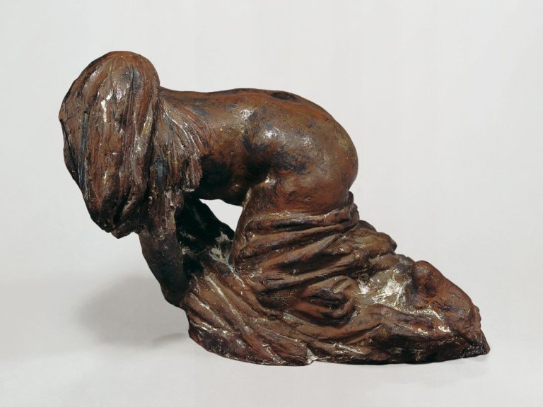 Auf diesem Bild ist das folgende Kunstwerk zu sehen: Waldemar Grzimek. „Erwachende (Zustand I)“. 1973.