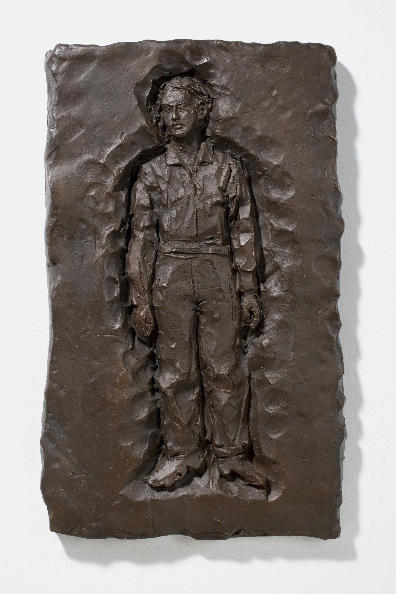 Auf diesem Bild ist das folgende Kunstwerk zu sehen: Stephan Balkenhol. Aus: „Schmerztransformationen“. 2003.