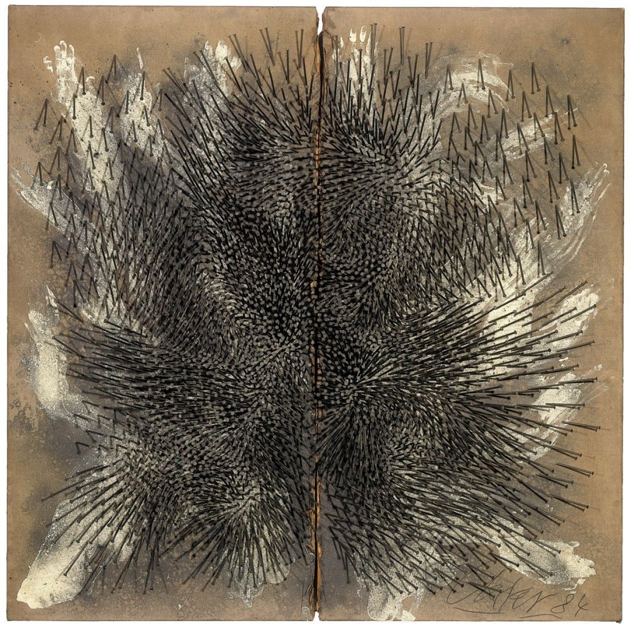 Auf diesem Bild ist das folgende Kunstwerk zu sehen: Günther Uecker. „Gespaltenes Feld“. 1984.