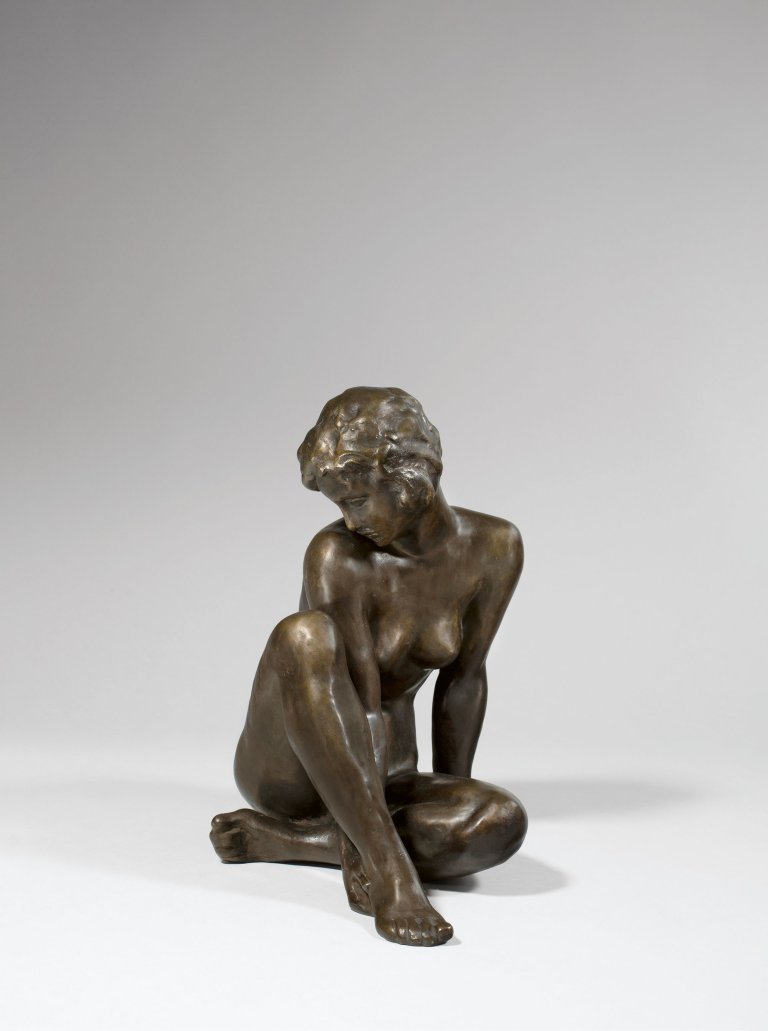 Auf diesem Bild ist das folgende Kunstwerk zu sehen: Fritz Klimsch. Beschaulichkeit. (Vor) 1924.