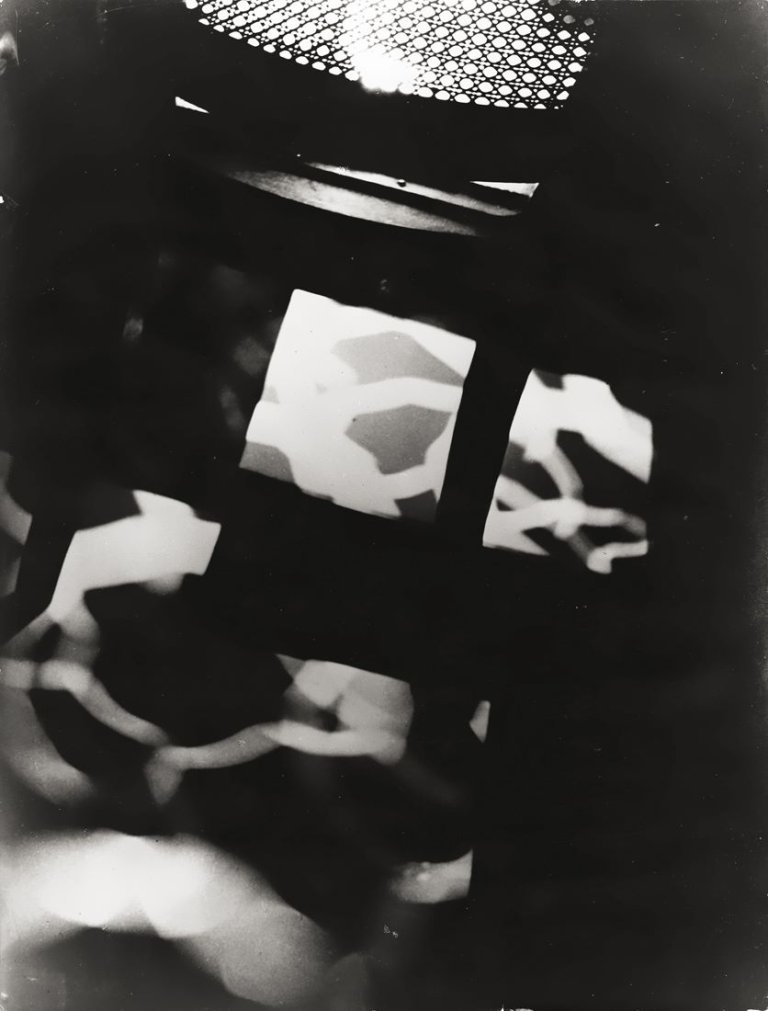 Auf diesem Bild ist das folgende Kunstwerk zu sehen: Raoul Hausmann. Ombres I. 1931.