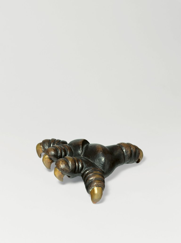 Auf diesem Bild ist das folgende Kunstwerk zu sehen: Louise Bourgeois. Give or take II. 1991.