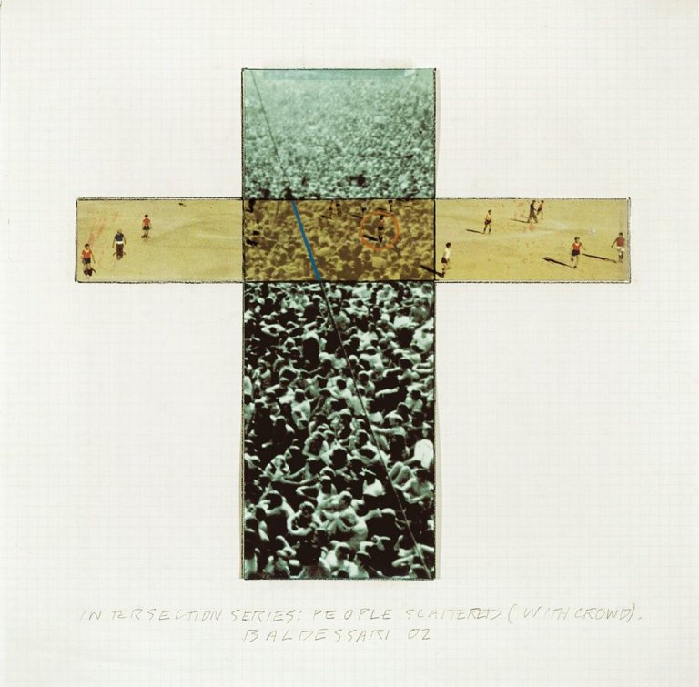 Auf diesem Bild ist das folgende Kunstwerk zu sehen: John Baldessari. „Intersection Series: People Scattered (with Crowd)“. 2002.