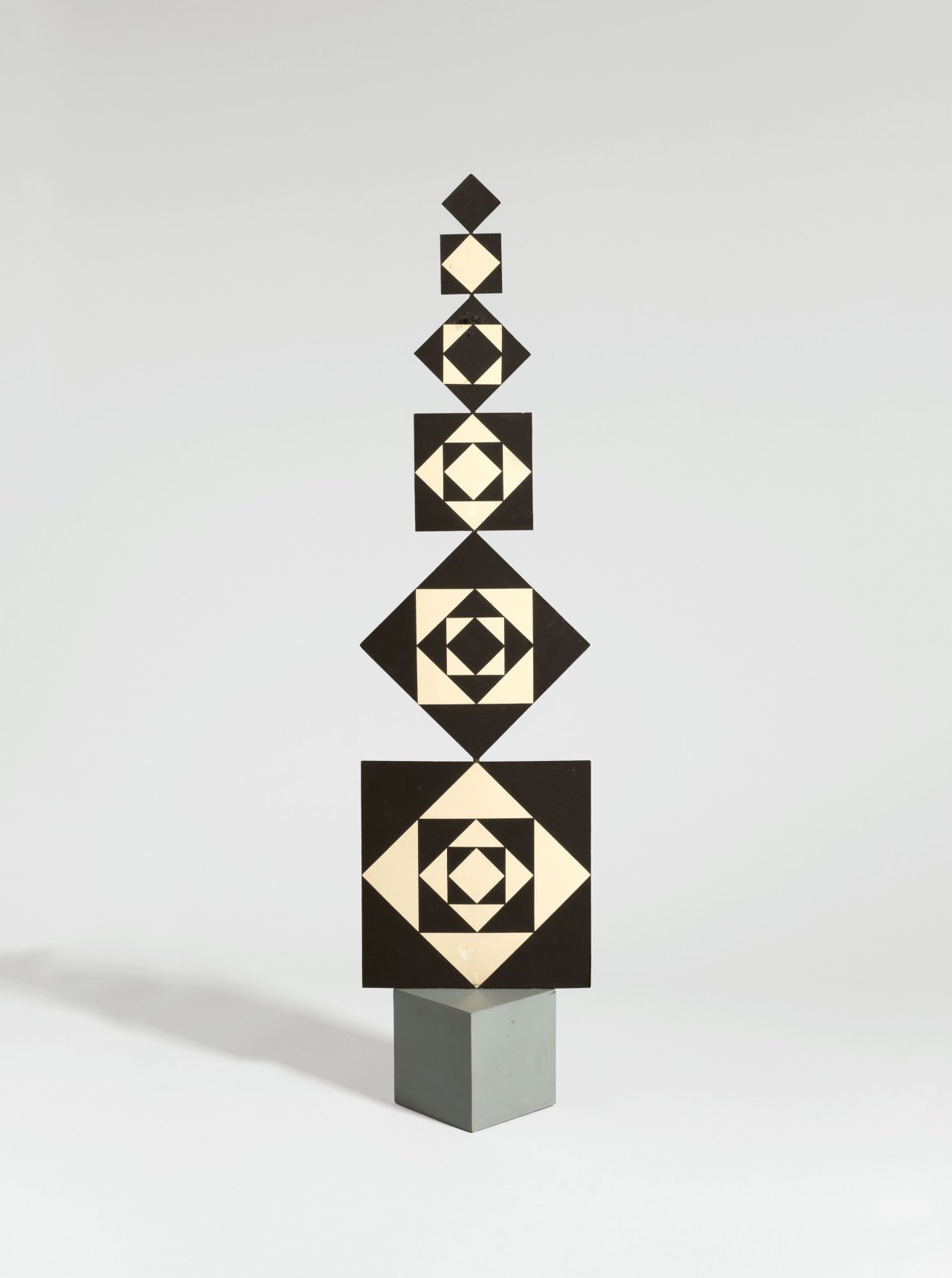 This picture shows the following artwork: Karel Novosad. Stele. 1978.