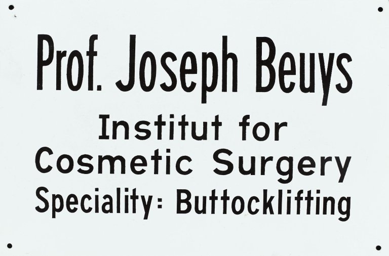 Auf diesem Bild ist das folgende Kunstwerk zu sehen: Joseph Beuys. „Buttocklifting“. 1974.