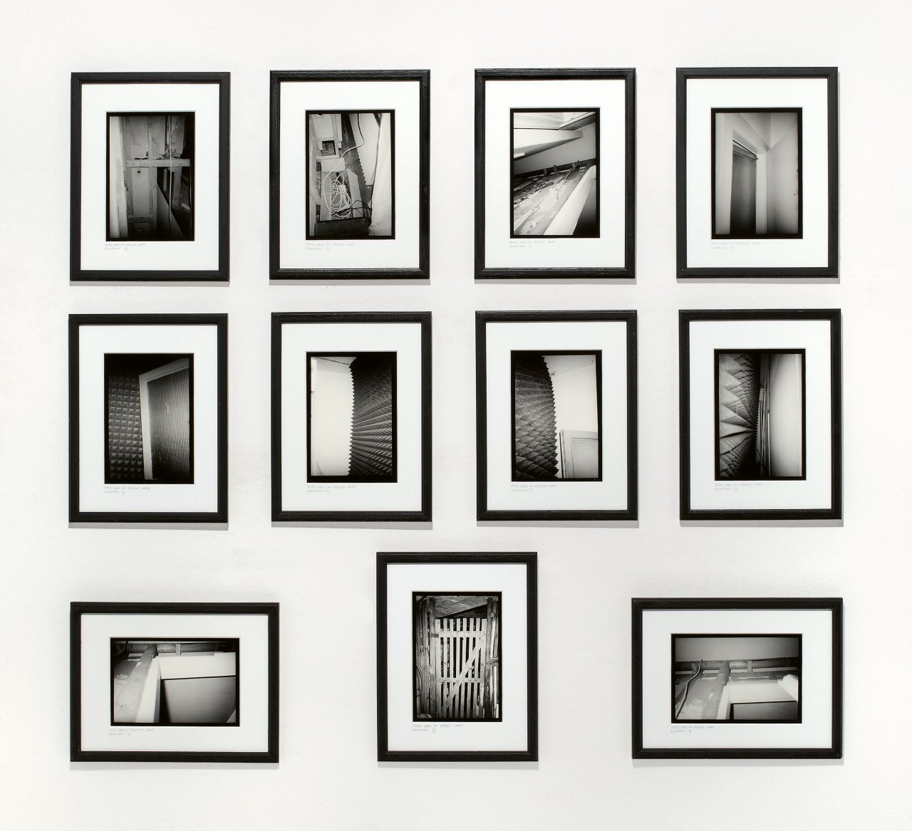 Auf diesem Bild ist das folgende Kunstwerk zu sehen: Gregor Schneider. Totes Haus u r Rheydt. 1999.