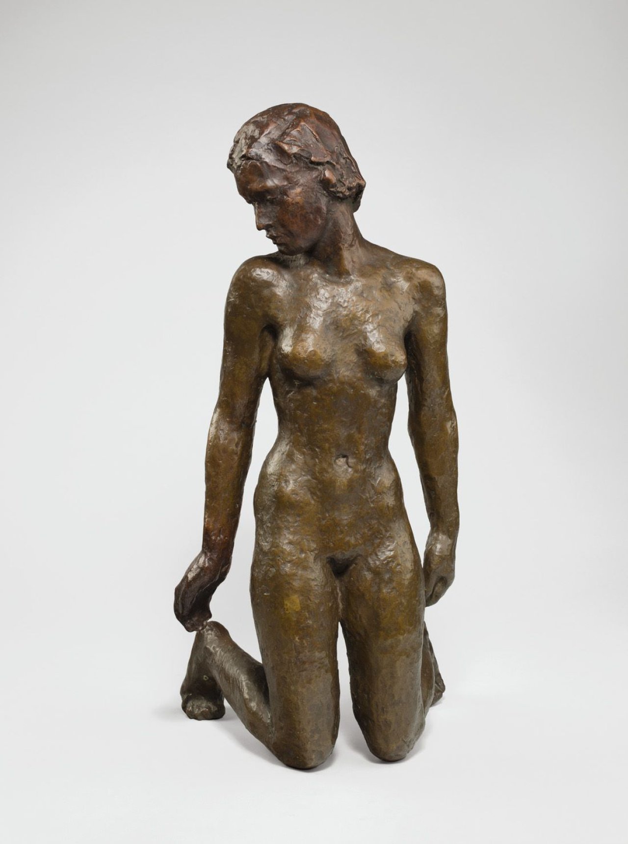 Auf diesem Bild ist das folgende Kunstwerk zu sehen: Georg Kolbe. „Kniende“. 1926.