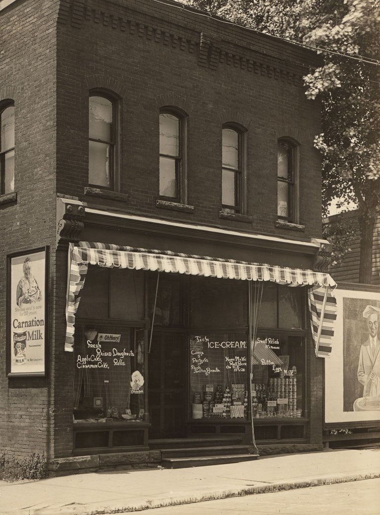Auf diesem Bild ist das folgende Kunstwerk zu sehen: Walker Evans. Ohne Titel (Brooklyn, New York). Um 1930.