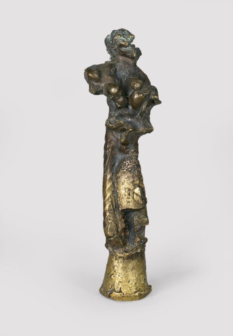 Auf diesem Bild ist das folgende Kunstwerk zu sehen: Rolf Szymanski. „Kleine Figur Nr. IV, Ephesus“. 1965.