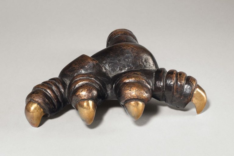 Auf diesem Bild ist das folgende Kunstwerk zu sehen: Louise Bourgeois. „Give or Take II“. 1991.