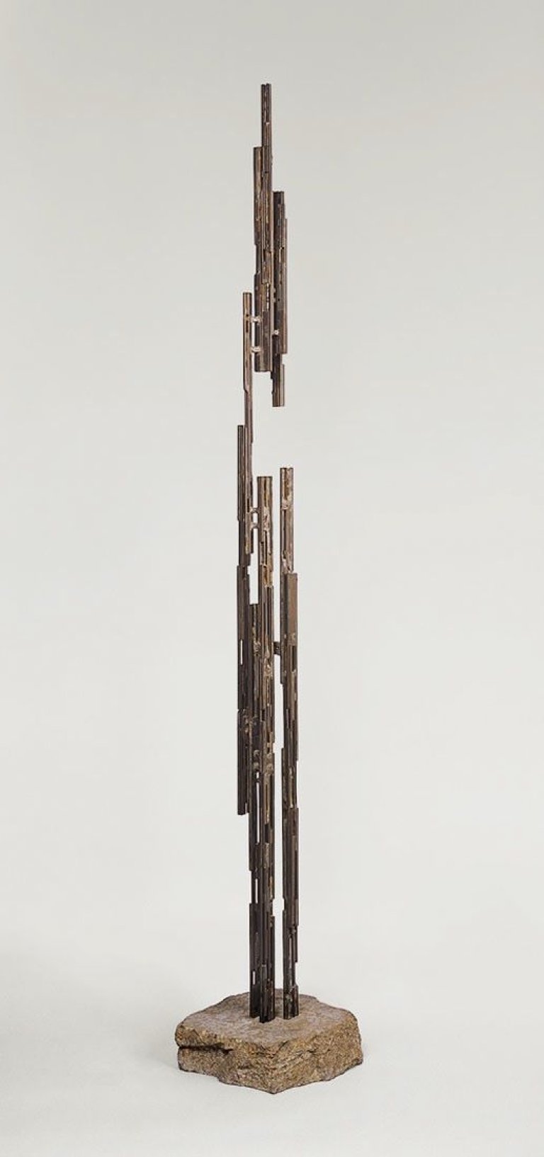 Auf diesem Bild ist das folgende Kunstwerk zu sehen: Brigitte und Martin Matschinsky-Denninghoff. „Turm III“. 1956.
