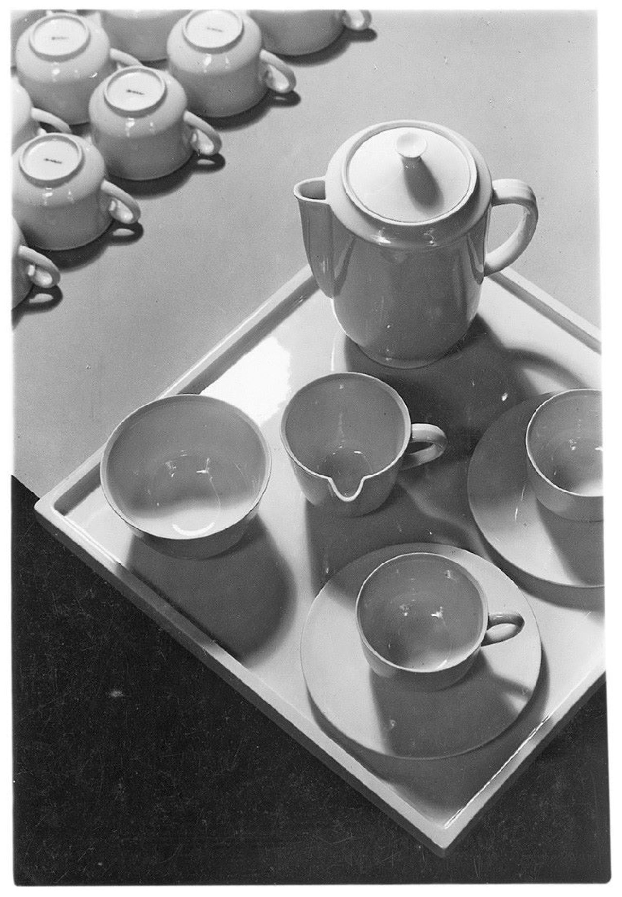 Auf diesem Bild ist das folgende Kunstwerk zu sehen: Hans Finsler. Kaffeegeschirr II. 1930.