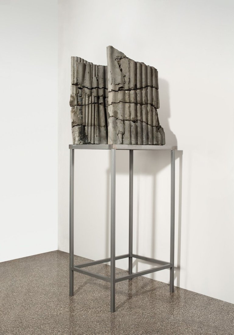 Auf diesem Bild ist das folgende Kunstwerk zu sehen: Isa Genzken. Wiese. 1990.