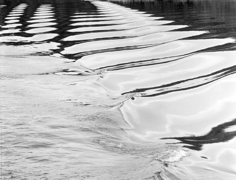 Auf diesem Bild ist das folgende Kunstwerk zu sehen: Siegfried Lauterwasser. Wellen. 1967.