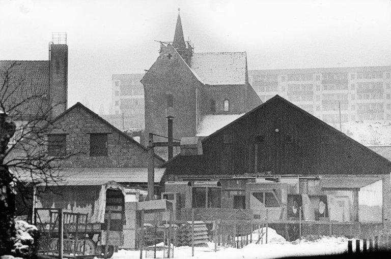 Auf diesem Bild ist das folgende Kunstwerk zu sehen: Evelyn Richter. „Nordhausen“. 1970.