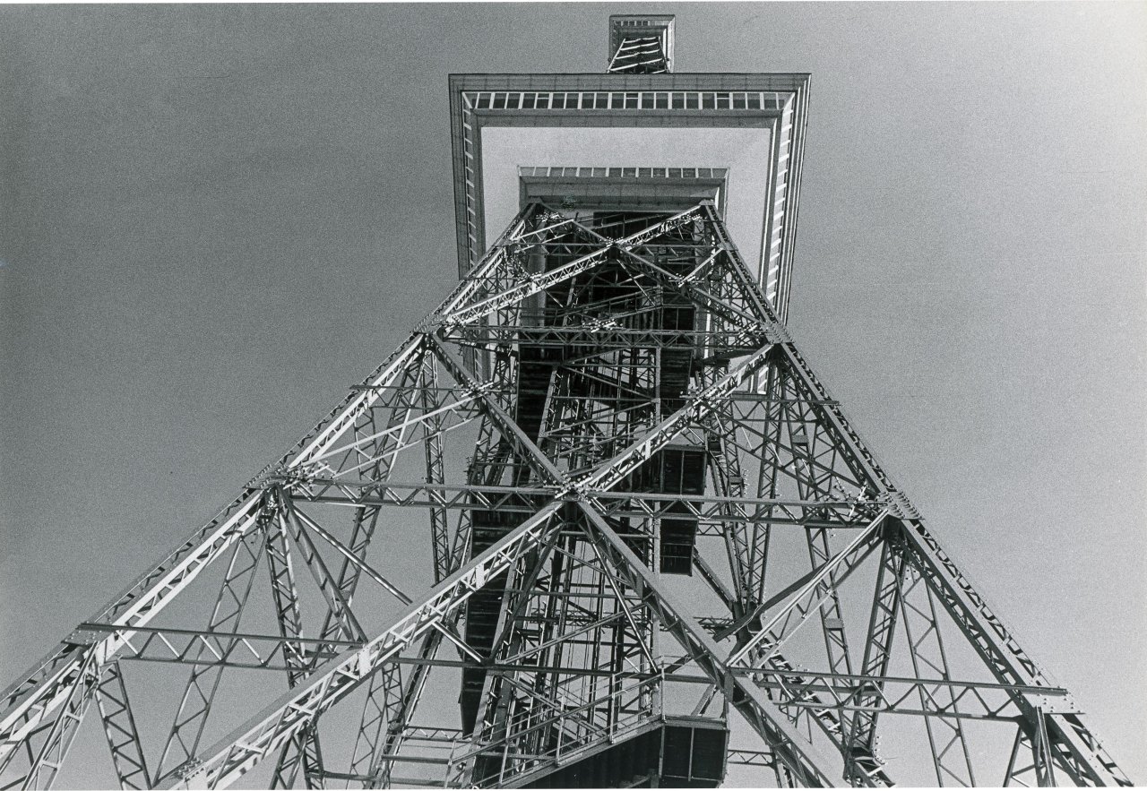 Auf diesem Bild ist das folgende Kunstwerk zu sehen: Max Jacoby (d.i. Max Moshe Jacoby). Funkturm, Berlin. Vor 1968.