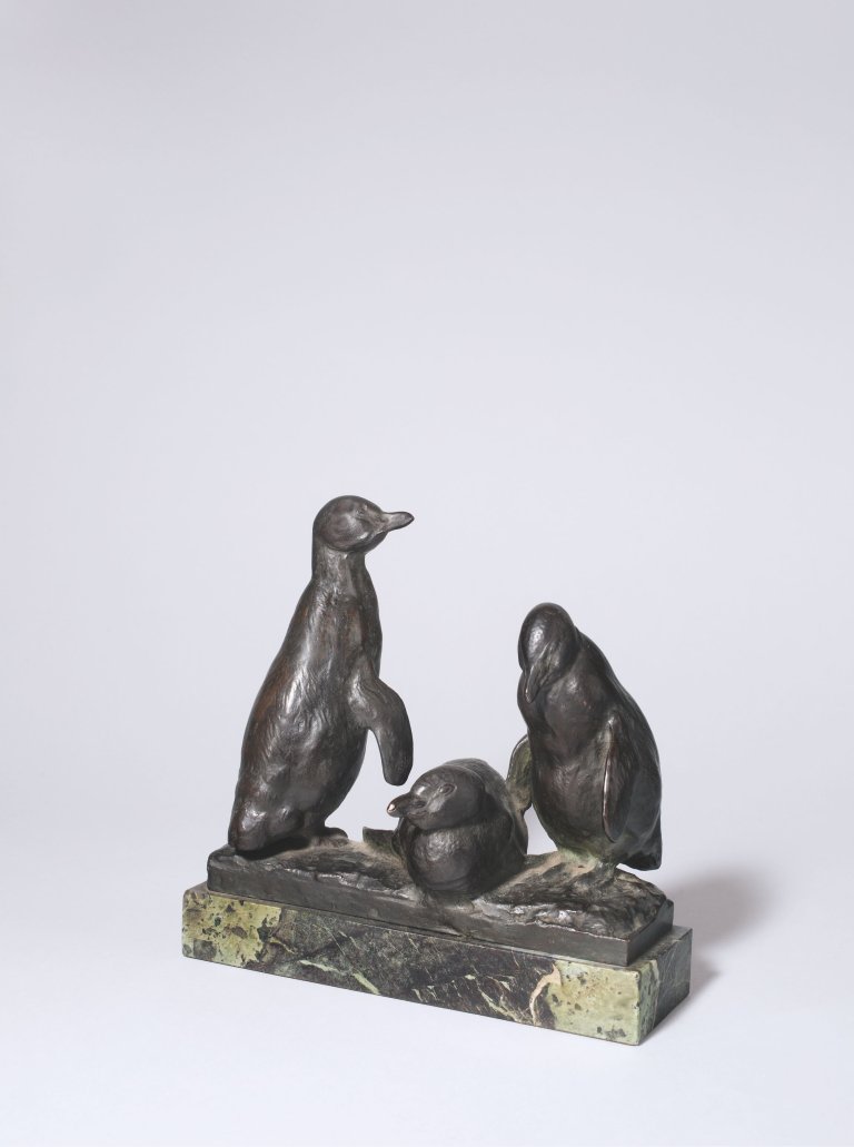 This picture shows the following artwork: August Gaul. ”Drei Pinguine”. Circa 1903/11.