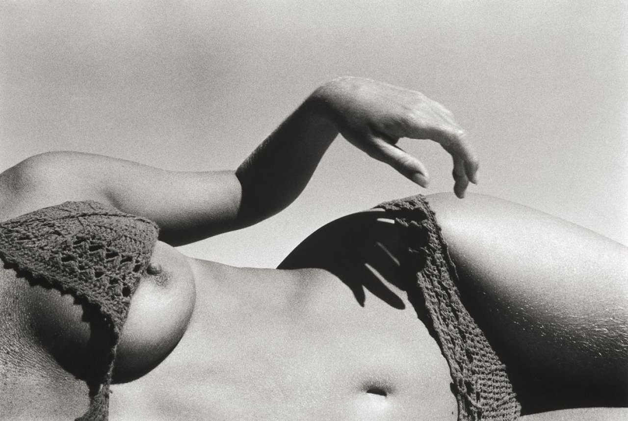 Auf diesem Bild ist das folgende Kunstwerk zu sehen: Ralph Gibson. Malibu Nude, aus der Serie „Days at Sea“. 1974.