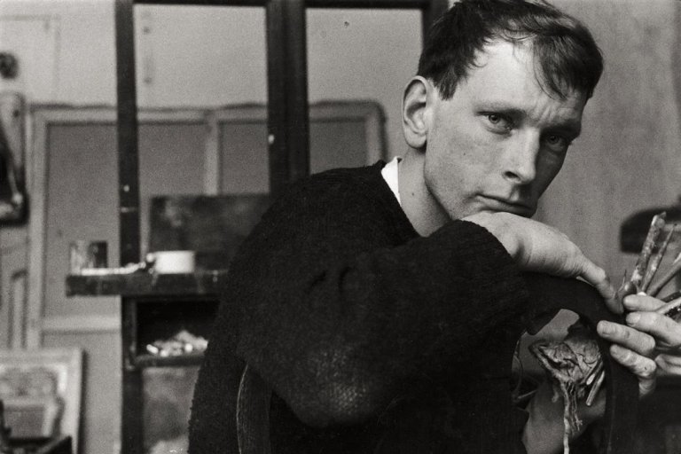 Auf diesem Bild ist das folgende Kunstwerk zu sehen: Will McBride. „Selbstportrait, Berlin“. 1957.