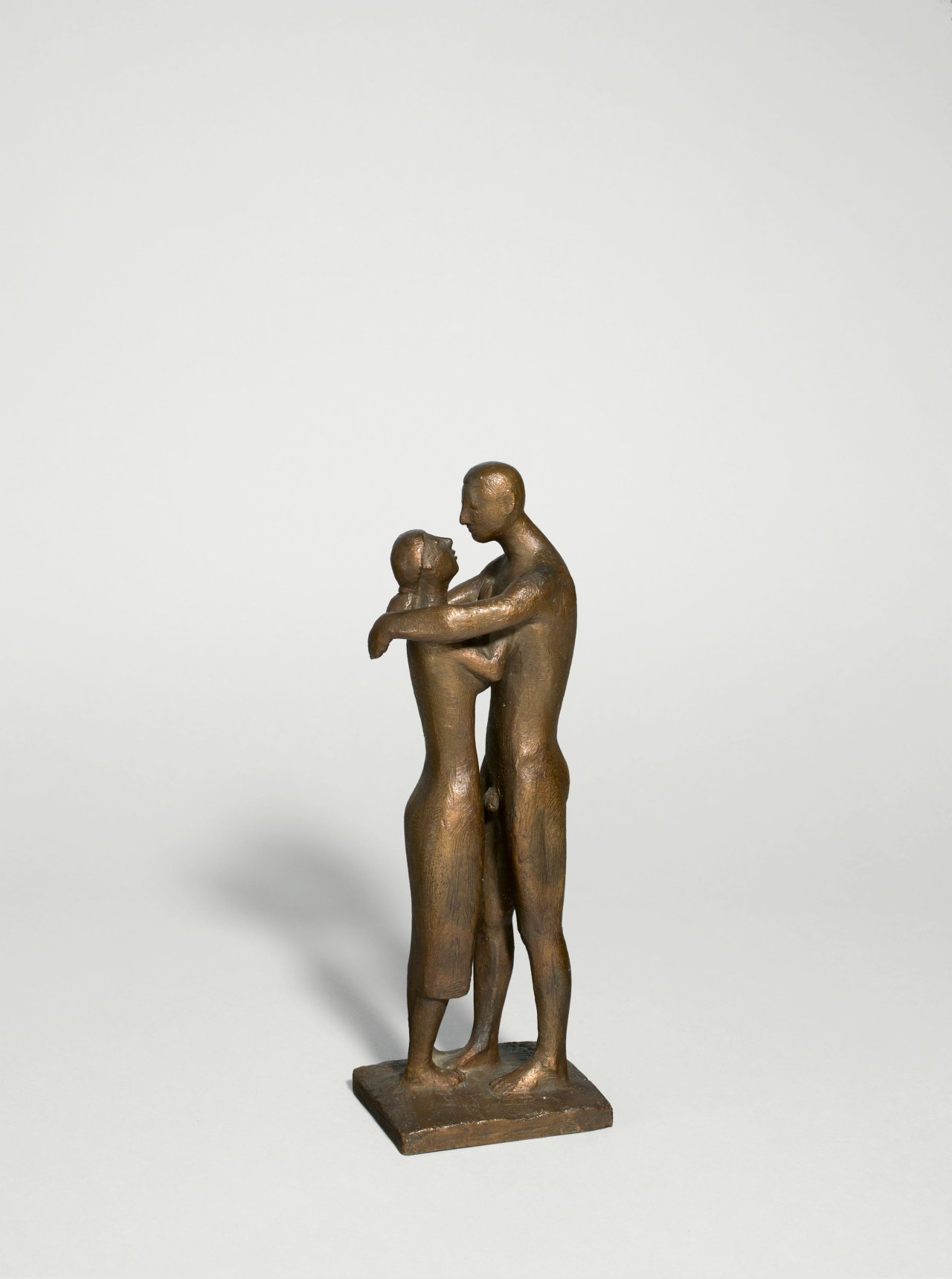 Auf diesem Bild ist das folgende Kunstwerk zu sehen: Gerhard Marcks. „Stehendes Liebespaar“. 1965.
