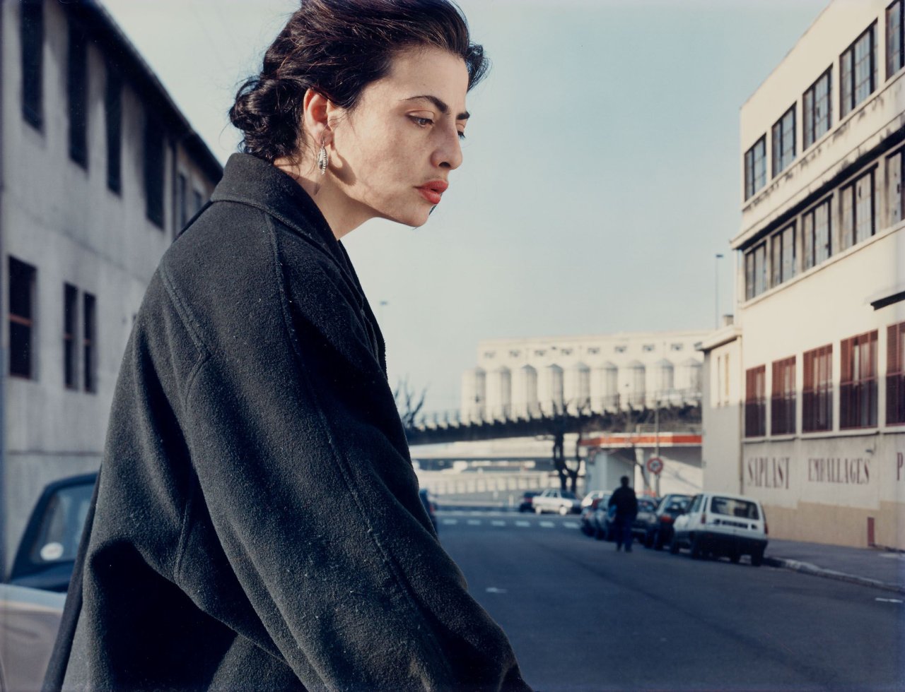 This picture shows the following artwork: Valérie Jouve. Sans Titre N° 7 (Les personnages avec Bianca Falsetti). 1994.