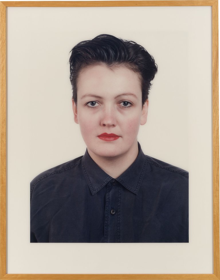 Auf diesem Bild ist das folgende Kunstwerk zu sehen: Thomas Ruff. „Porträt (C. Hoffmann)“. 1989.