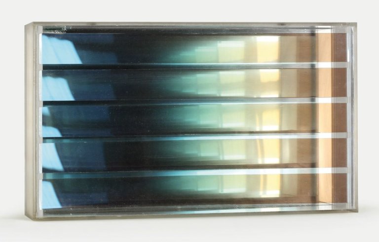 Auf diesem Bild ist das folgende Kunstwerk zu sehen: Adolf Luther. „Licht und Materie“. 1972.