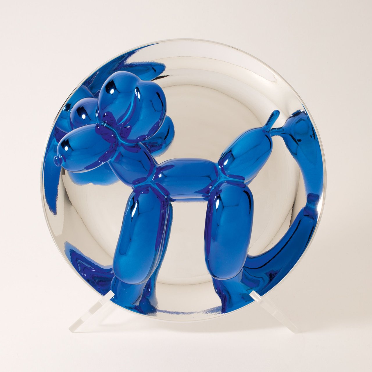 Auf diesem Bild ist das folgende Kunstwerk zu sehen: Jeff Koons. „Balloon Dog (Blue)“. 2002.