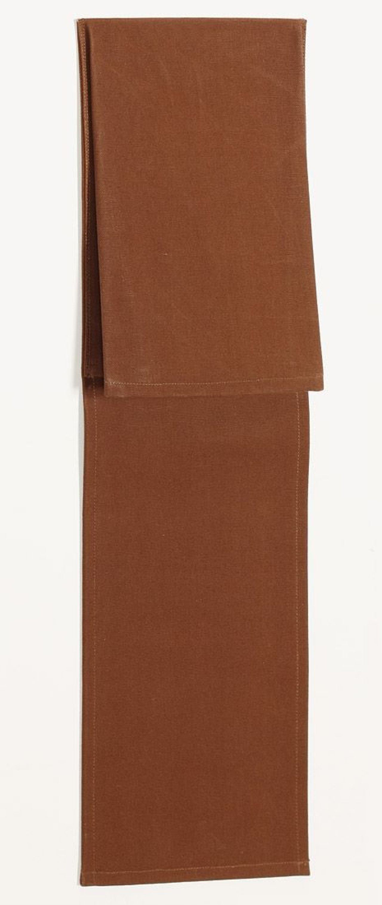 Auf diesem Bild ist das folgende Kunstwerk zu sehen: Franz Erhard Walther. „Sockel. Hand und Arm unten“ (Genähtes Werkstück). 1969.