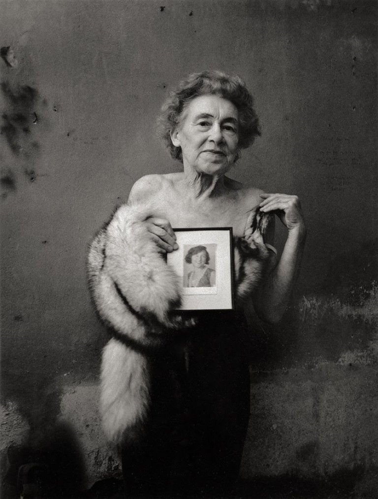 Auf diesem Bild ist das folgende Kunstwerk zu sehen: Jan Saudek. My Mother. 1979.