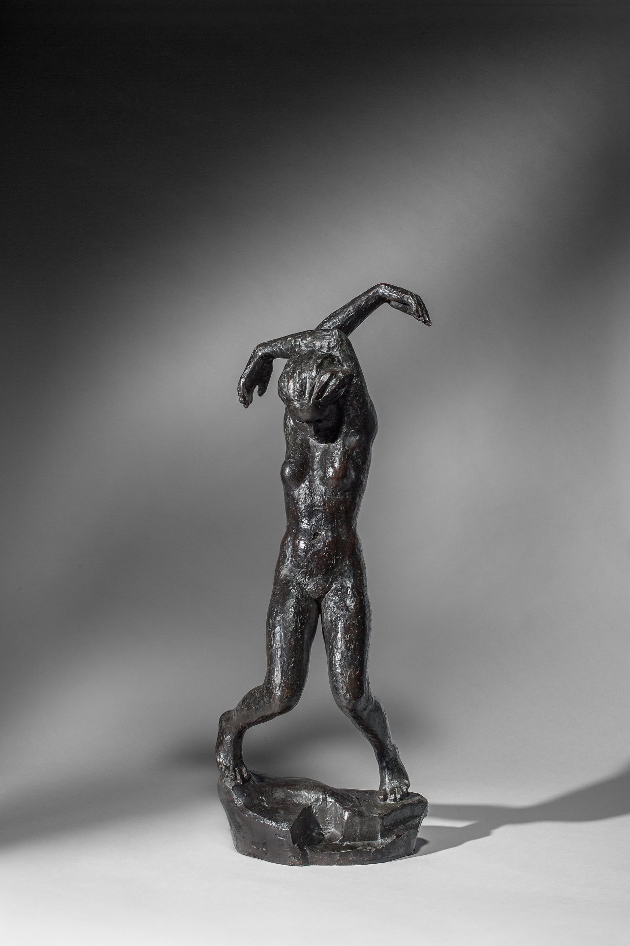 Auf diesem Bild ist das folgende Kunstwerk zu sehen: Georg Kolbe. „Totentanz“. 1923.