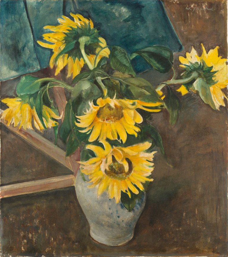 Auf diesem Bild ist das folgende Kunstwerk zu sehen: Willy Jaeckel. Sonnenblumen in einem Fayencekrug. 1940er-Jahre.