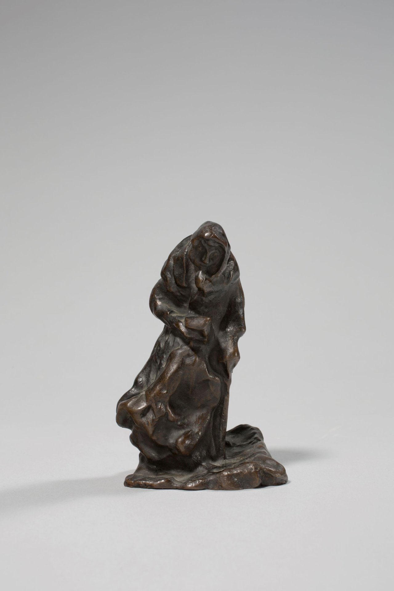 This picture shows the following artwork: Bernhard Hoetger. ”Kirchgang (Alte Bretonin)”. Circa 1904.