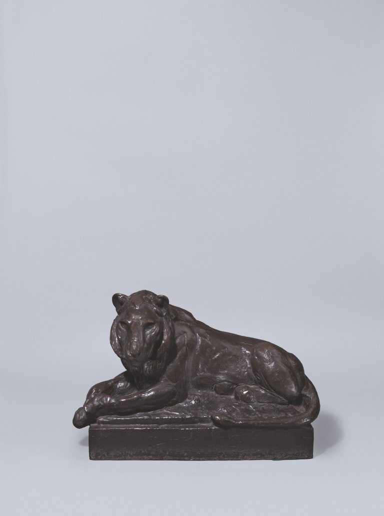This picture shows the following artwork: August Gaul. ”Ruhender Löwe II”. 1911.