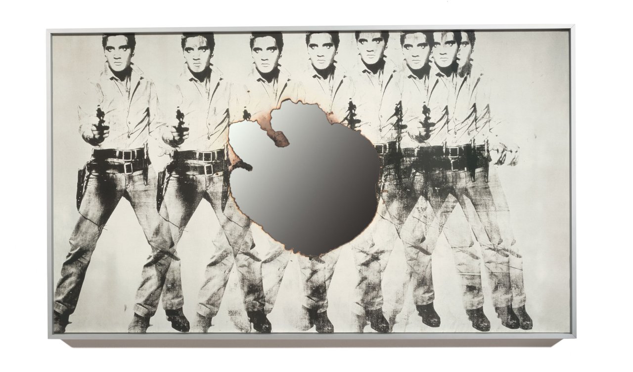 Auf diesem Bild ist das folgende Kunstwerk zu sehen: Douglas Gordon. „Portrait of a Self Portrait of a Self, as Elvis “. 2023.