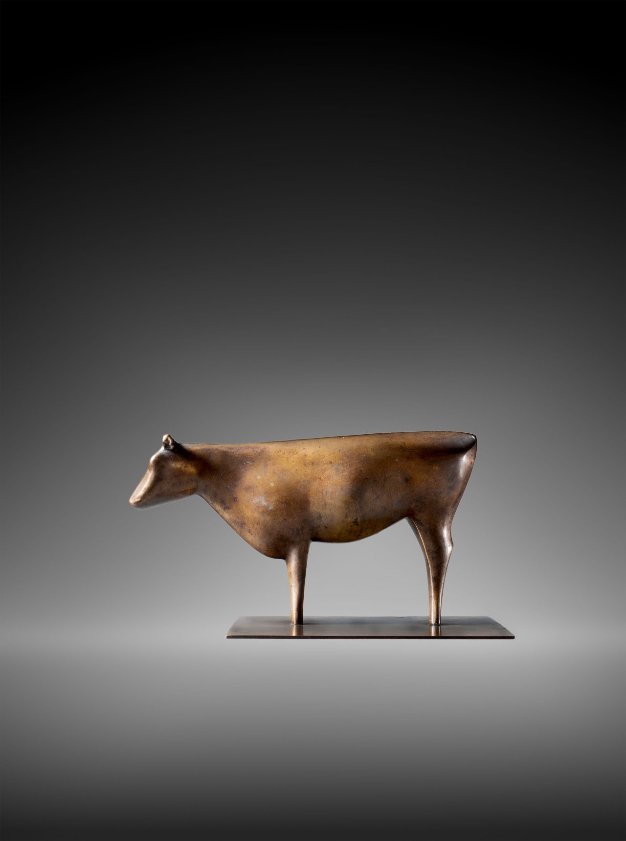 This picture shows the following artwork: Ewald Mataré. ”Stehende Kuh ‚Windkuh‘”. 1923.