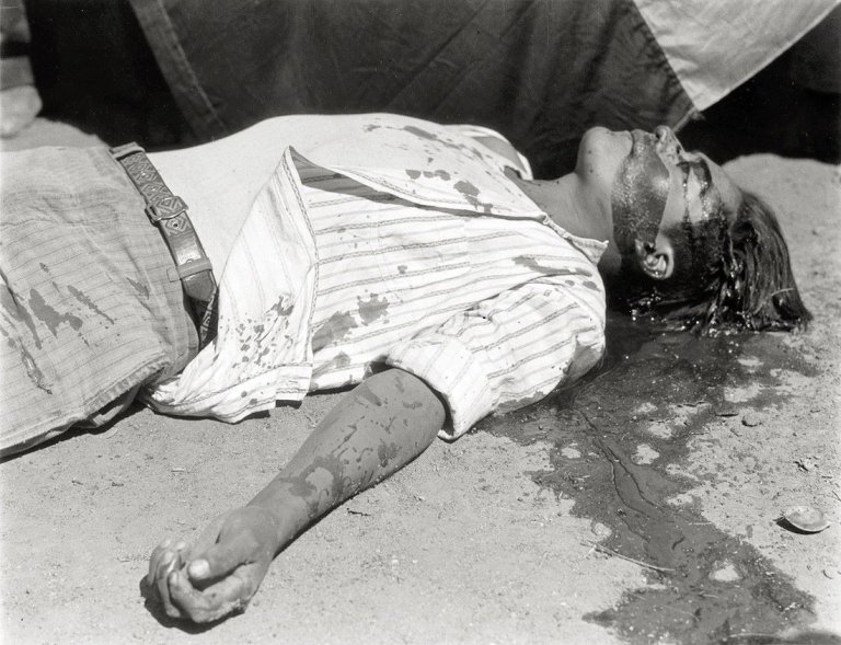 Auf diesem Bild ist das folgende Kunstwerk zu sehen: Manuel  Álvarez Bravo. Obrero en Huelga asesinado. 1934.
