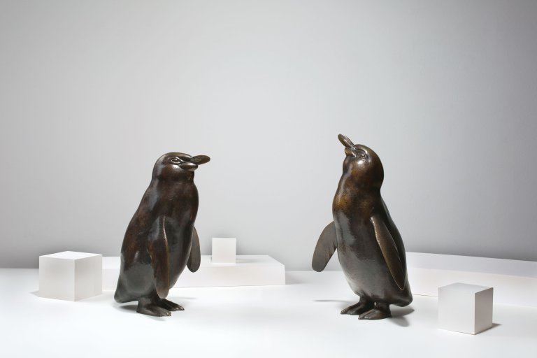 This picture shows the following artwork: August Gaul. “Pinguin“ (head straight on) und “Pinguin“ (head to top right). 1914/20 / after 1922.