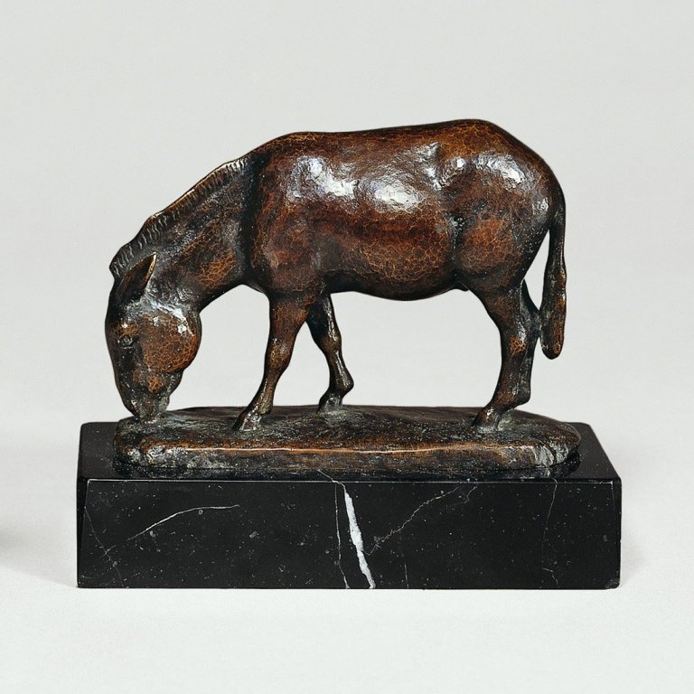 This picture shows the following artwork: August Gaul. „Grasender Esel“. 1911.