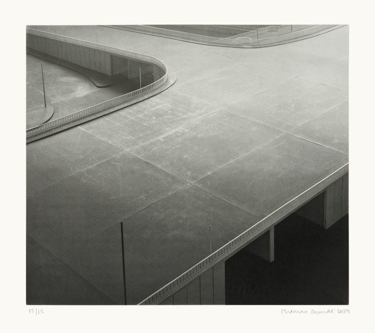 Auf diesem Bild ist das folgende Kunstwerk zu sehen: Thomas Demand. „Kreuzung“. 2004.
