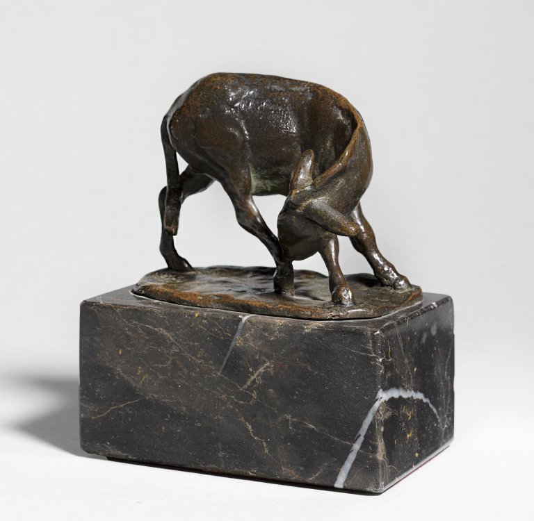 This picture shows the following artwork: August Gaul. ”Esel, am Bein knabbernd”. 1915.