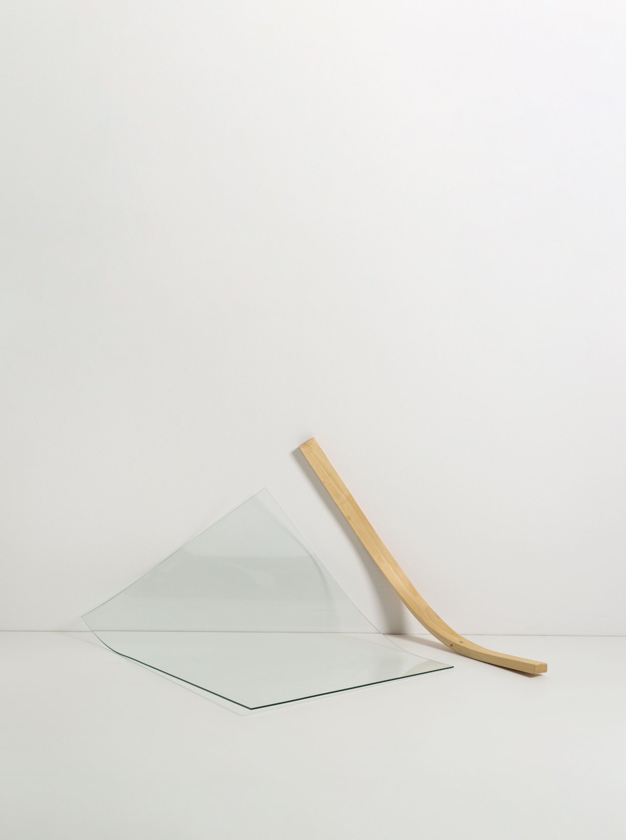 Auf diesem Bild ist das folgende Kunstwerk zu sehen: Alicja Kwade. „Ungeklärter Zustand“. 2010.