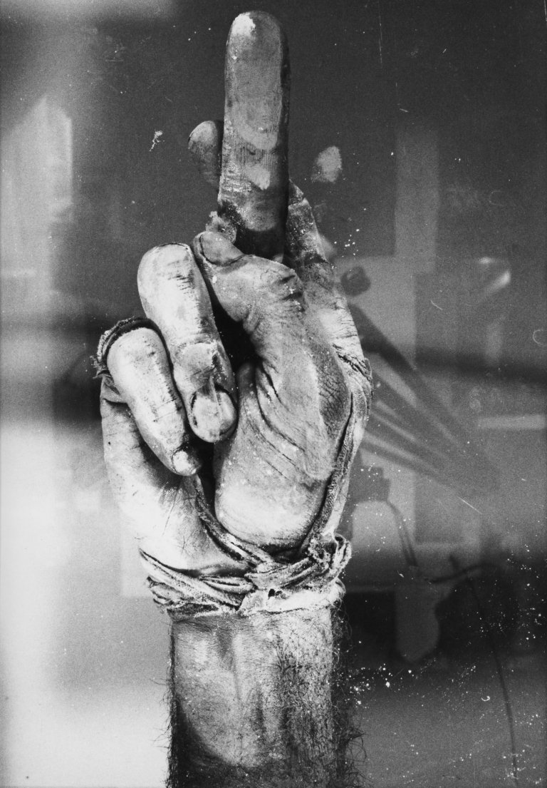 Auf diesem Bild ist das folgende Kunstwerk zu sehen: Dieter Appelt. Zahlensystem der Massai. 1977.