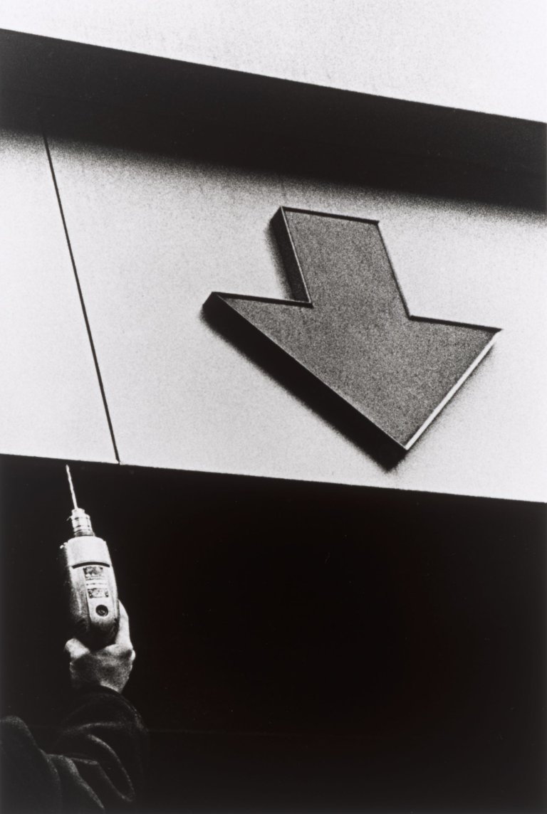 Auf diesem Bild ist das folgende Kunstwerk zu sehen: Ralph Gibson. Aus der Serie „New York“, 1967–1969. 1968.