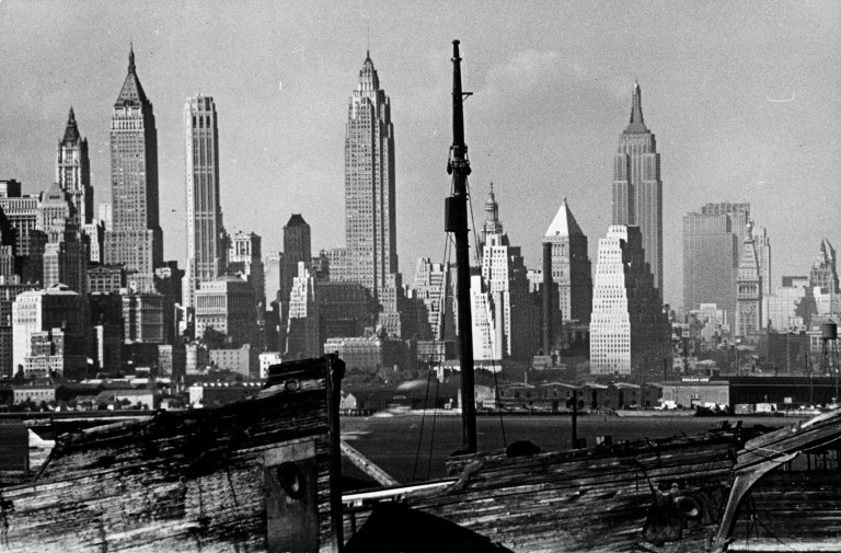 Auf diesem Bild ist das folgende Kunstwerk zu sehen: Andreas Feininger. New York. 1944.