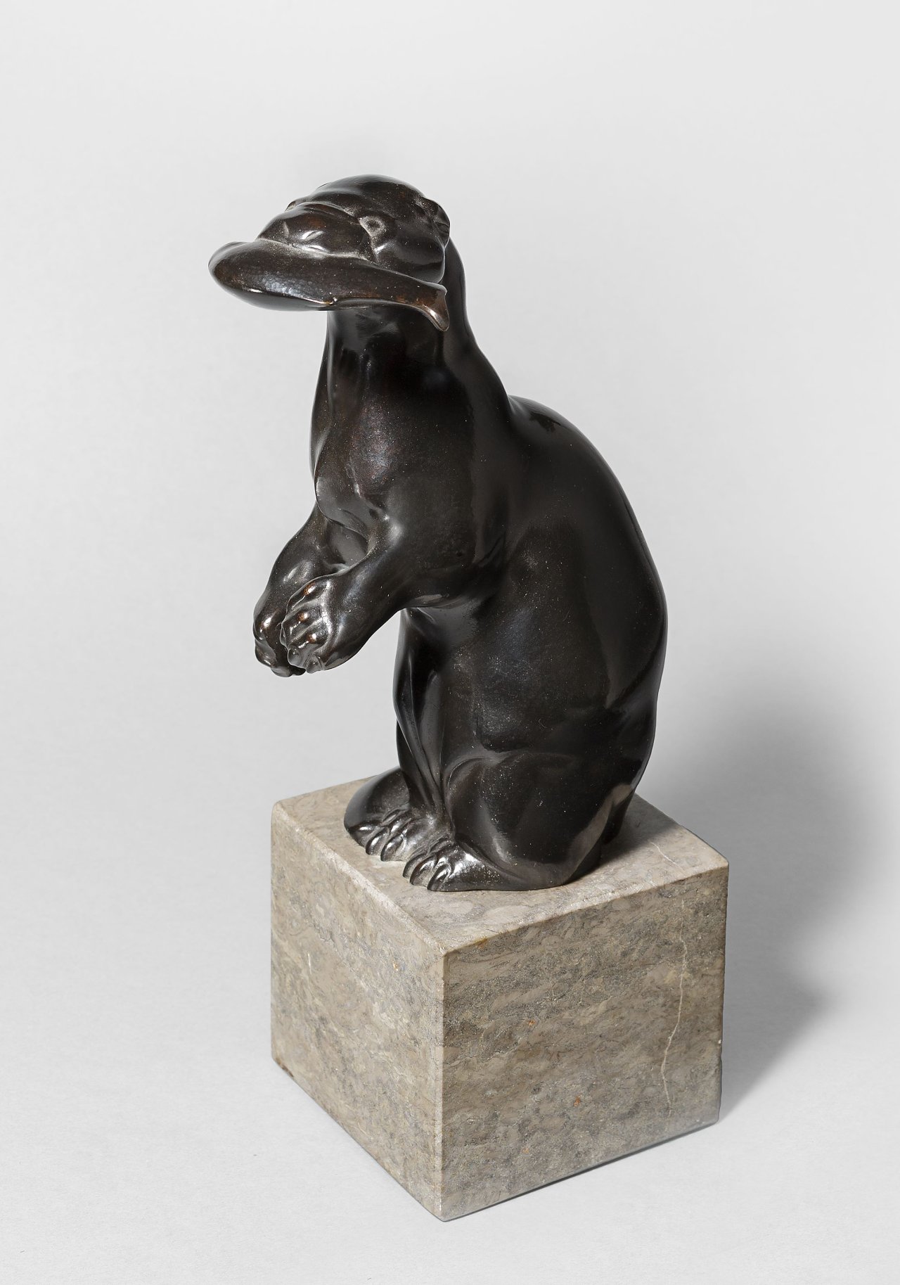 Auf diesem Bild ist das folgende Kunstwerk zu sehen: August Gaul. „Fischotter“. 1902.